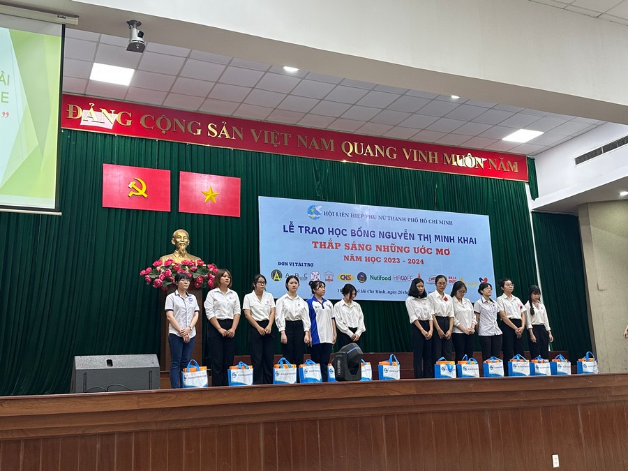 TÂN NHẤT HƯƠNG TÀI TRỢ HỌC BỔNG NGUYỄN THỊ MINH KHAI “THẮP SÁNG NHỮNG ƯỚC MƠ” NIÊN HỌC 2023 - 2024