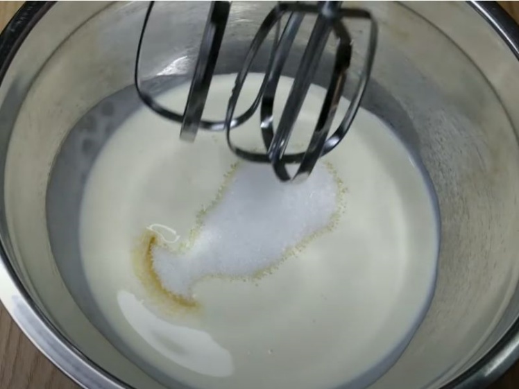 làm kem bánh sinh nhật từ whipping cream