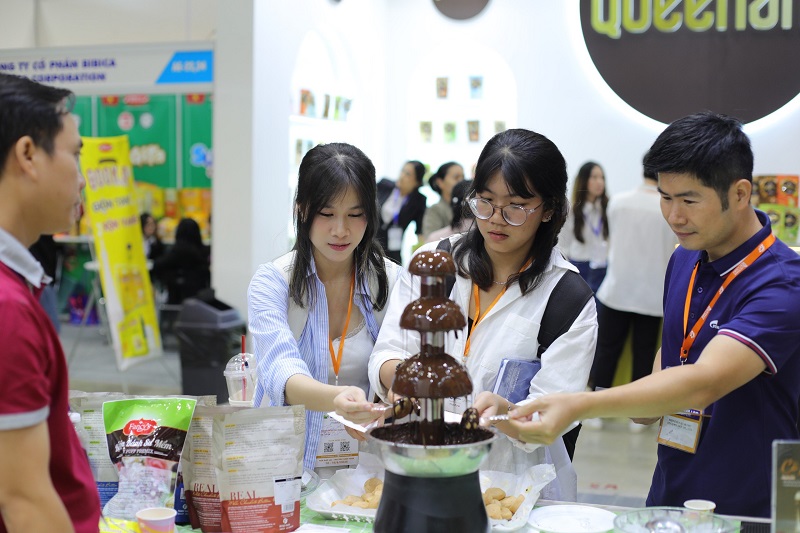 NHẤT HƯƠNG TẠI VIETNAM SOURCING EXPO 2024