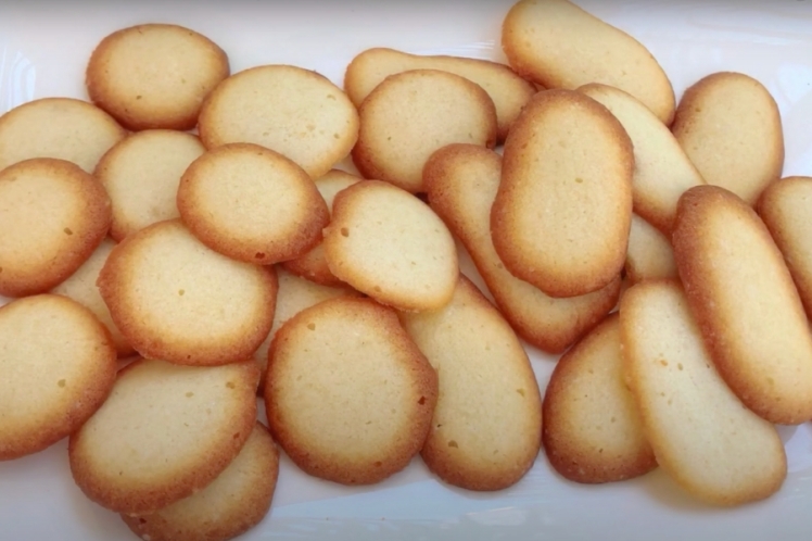 bánh cookie lưỡi mèo