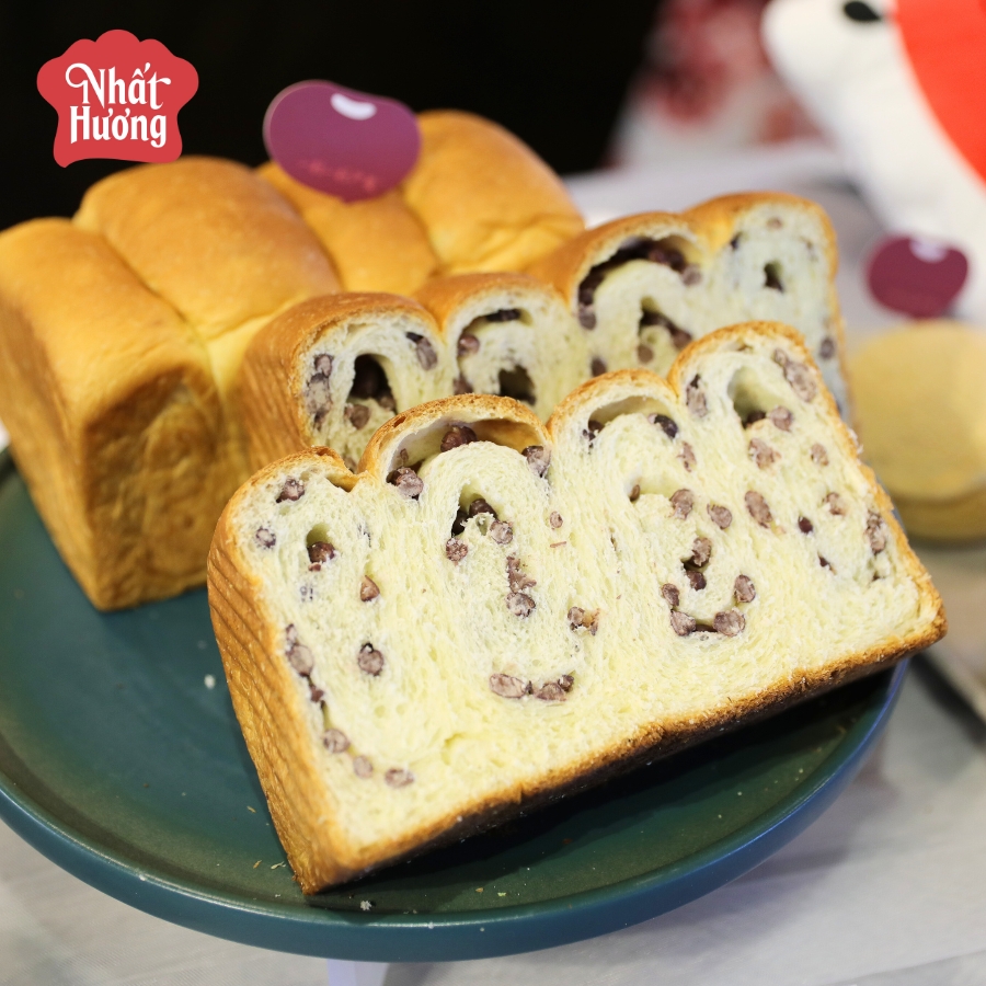 Vị bánh Sweetened Red Bean Toast mềm thơm, dễ ăn