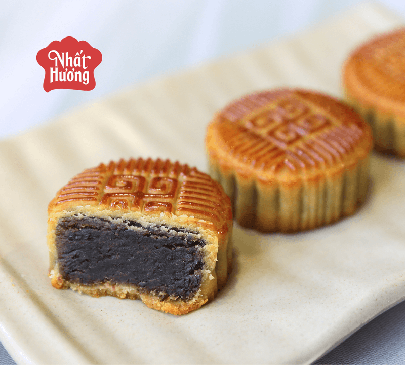 Khám phá công thức làm Cantonese Moon Cake ngọt ngào, tròn vị 4 Cantonese Moon Cake