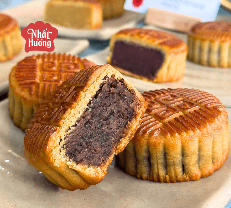 Khám phá công thức làm Cantonese Moon Cake ngọt ngào, tròn vị 3 Cantonese Moon Cake