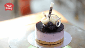 Mousse Việt Quất thơm ngon, mát lành, say lòng người thưởng thức.