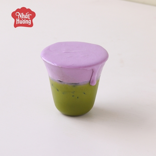 Matcha Cold Whisk với lớp foam purple bồng bềnh trên nền matcha