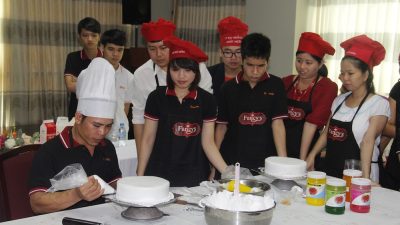 Hội thi trang trí bánh kem nhân ngày 20.10