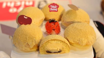 Soy Cream & Red Bean Paste Mochi Bun